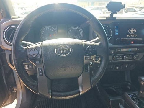 Used 2019 Toyota Tacoma TRD Off-Road image 10