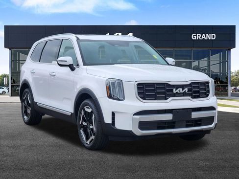 Certified 2024 Kia Telluride S w/ S Sunroof Package AWD/4WD image 3