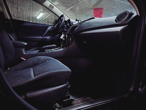 Used 2011 MAZDA MAZDA3 i Touring FWD image 33