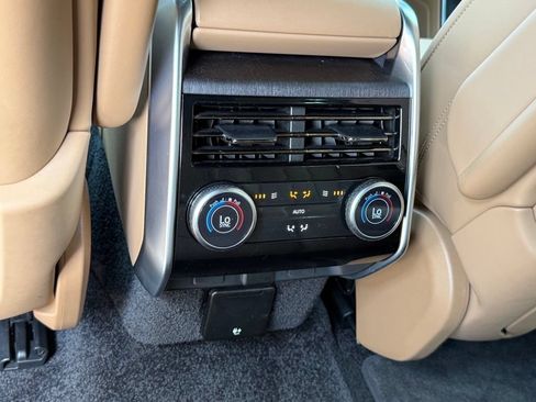 Certified 2025 Land Rover Range Rover Long Wheelbase SE AWD/4WD image 35