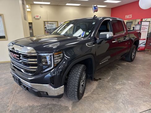 Used 2024 GMC Sierra 1500 SLT AWD/4WD image 4