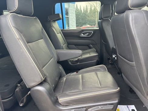 Used 2023 GMC Yukon XL SLT w/ SLT Luxury Package image 32