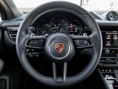 Certified 2026 Porsche Macan image 13