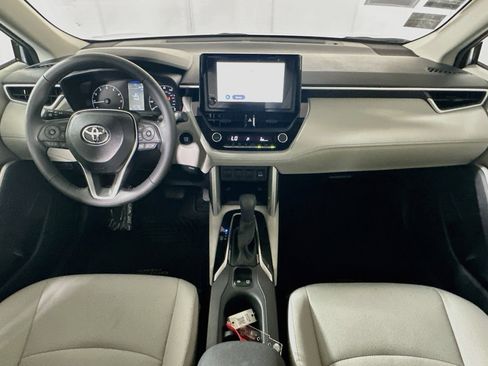 Used 2025 Toyota Corolla Cross LE FWD image 27