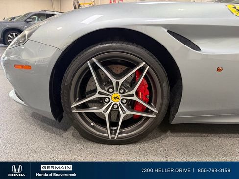 Used 2017 Ferrari California T RWD image 10