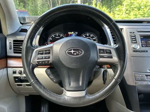 Used 2013 Subaru Outback 3.6R Limited w/ Moonroof Pkg AWD/4WD image 8