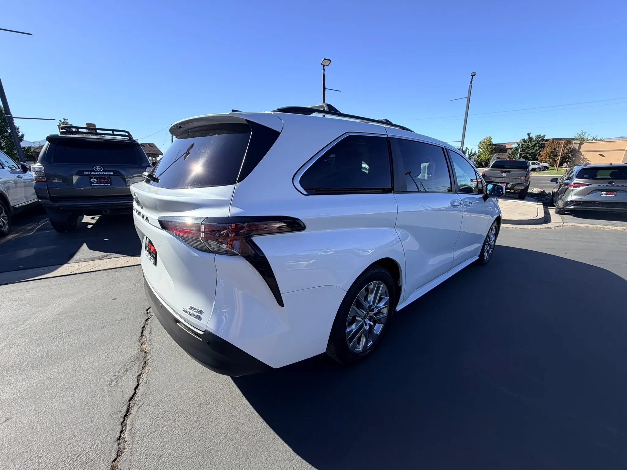 Used 2024 Toyota Sienna XLE w/ XLE Plus Package AWD/4WD image 4