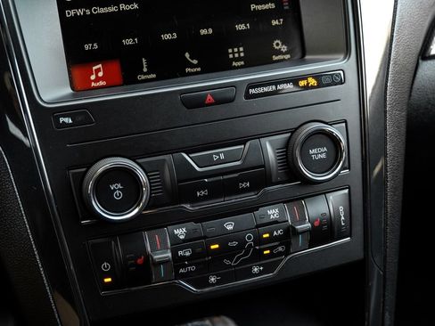 Used 2018 Ford Explorer XLT w/ Equipment Group 202A FWD image 34