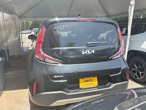 Used 2025 Kia Soul LX w/ LX Technology Package FWD image 8