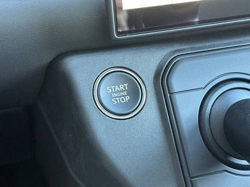 New 2026 Land Rover Defender 110 X-Dynamic SE AWD/4WD image 28