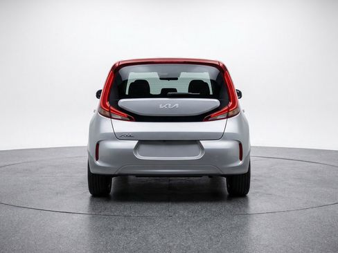 Used 2025 Kia Soul LX w/ LX Technology Package FWD image 7
