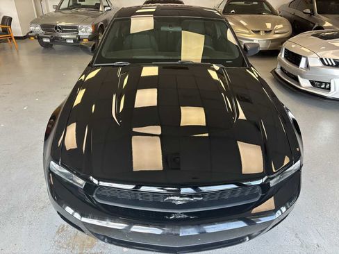 Used 2010 Ford Mustang Coupe RWD image 2