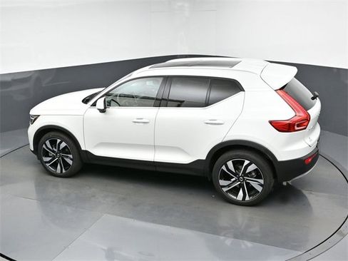 Used 2024 Volvo XC40 B5 Plus w/ Protection Package Premier image 44