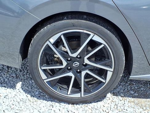 Used 2025 Nissan Sentra SR FWD image 15