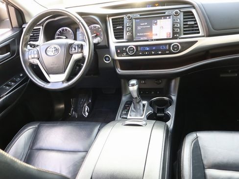 Used 2015 Toyota Highlander XLE image 16