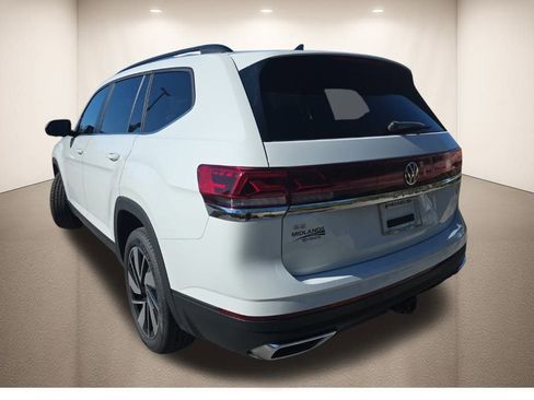 Used 2025 Volkswagen Atlas SE image 4
