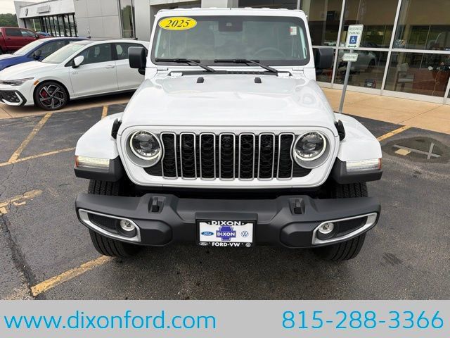 Used 2025 Jeep Wrangler Unlimited Sahara AWD/4WD image 2