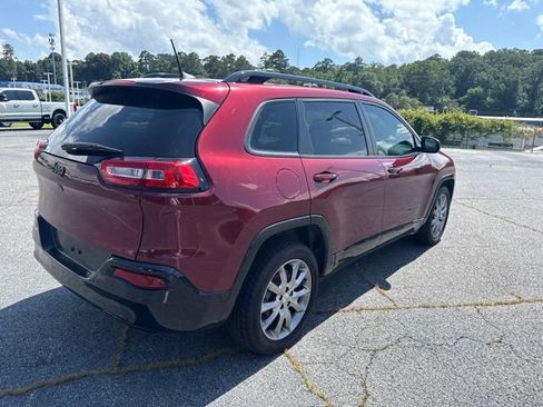 Used 2018 Jeep Cherokee Latitude FWD image 4