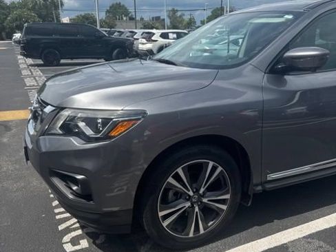 Used 2020 Nissan Pathfinder Platinum FWD image 12