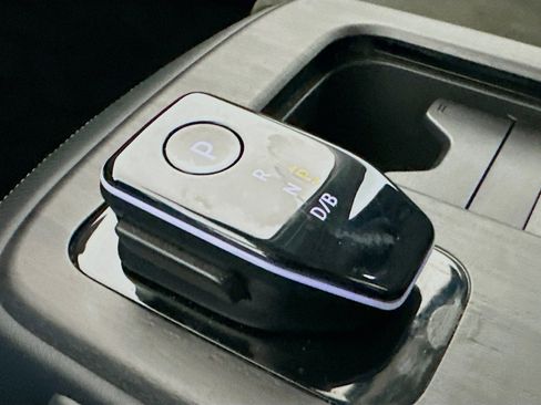 Used 2024 Nissan Ariya FWD image 25