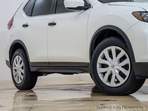 Used 2018 Nissan Rogue S AWD/4WD image 4