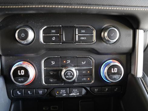 Used 2021 GMC Yukon SLT w/ SLT Luxury Package AWD/4WD image 21