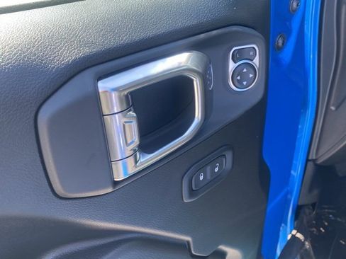 New 2025 Jeep Gladiator Willys image 13