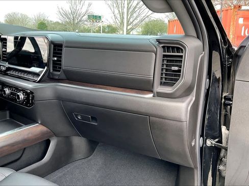 Certified 2025 GMC Sierra 2500 SLT w/ Texas SLT Premium Package image 18