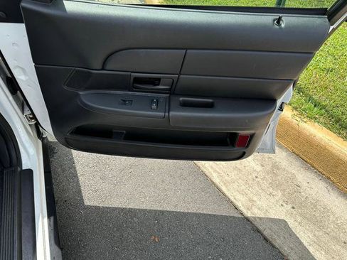 Used 2010 Ford Crown Victoria Police Interceptor image 11