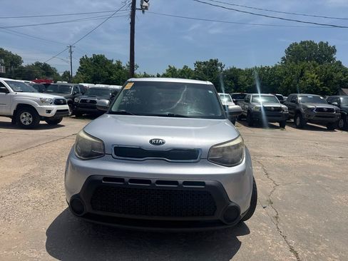 Used 2015 Kia Soul FWD image 2