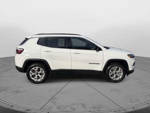 Used 2025 Jeep Compass Latitude image 11