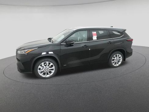 New 2026 Toyota Highlander Limited image 2