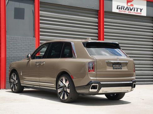 Used 2025 Rolls-Royce Cullinan AWD/4WD image 11