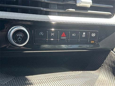 Used 2025 Ford Explorer Active w/ Active Comfort Package image 11