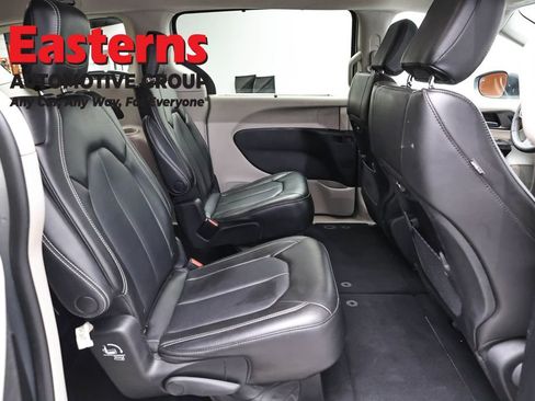 Used 2023 Chrysler Pacifica Touring-L FWD image 26