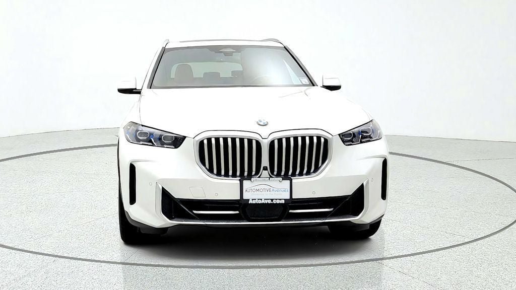 Used 2024 BMW X5 xDrive40i w/ Premium Package AWD/4WD image 2