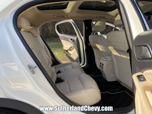 Used 2017 Mercedes-Benz GLA 250 4MATIC image 37