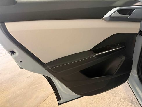 Certified 2025 Volkswagen Taos SE w/ Panoramic Sunroof Package image 24