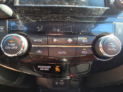 Used 2019 Nissan Rogue SV image 26