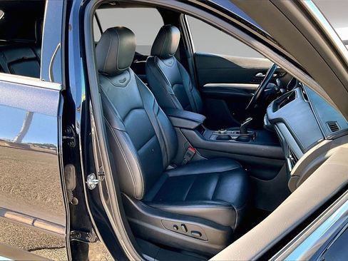 Used 2023 Cadillac XT4 Premium Luxury image 7