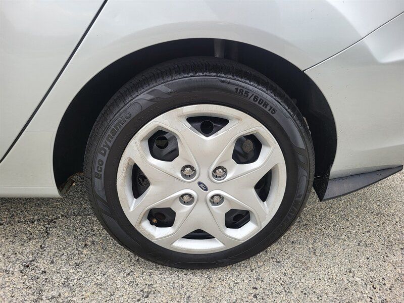 Used 2013 Ford Fiesta SE FWD image 28