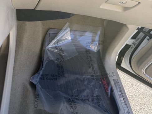 Used 2017 GMC Yukon Denali w/ Open Road Package image 16