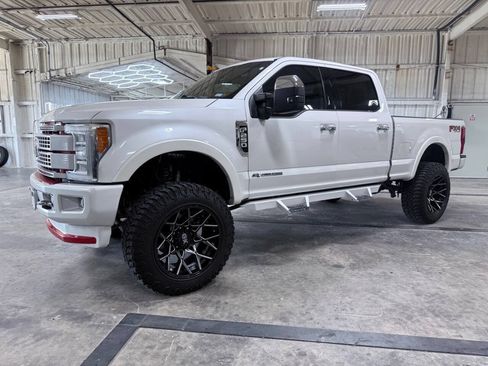Used 2017 Ford F250 Platinum w/ Platinum Ultimate Package AWD/4WD image 7