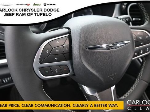 Used 2026 Chrysler Pacifica Limited FWD image 17