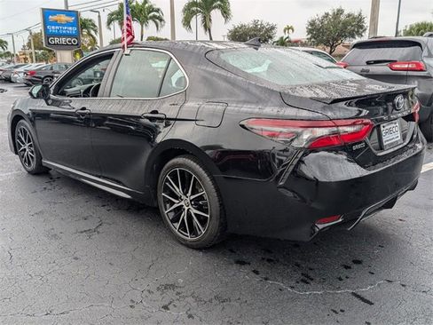 Used 2023 Toyota Camry SE image 5