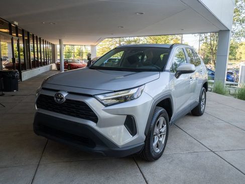 Used 2025 Toyota RAV4 XLE AWD/4WD image 3