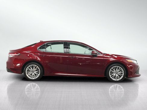 Used 2019 Toyota Camry XLE FWD image 6