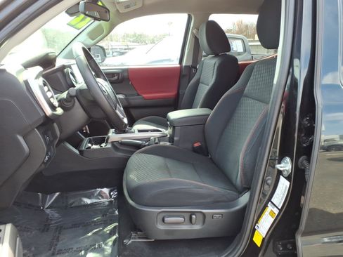 Used 2022 Toyota Tacoma SR5 AWD/4WD image 13