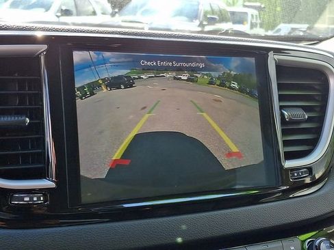 Used 2024 Chrysler Pacifica Touring-L FWD image 18