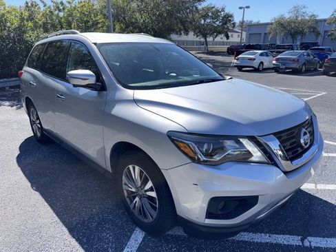 Used 2018 Nissan Pathfinder SL image 3